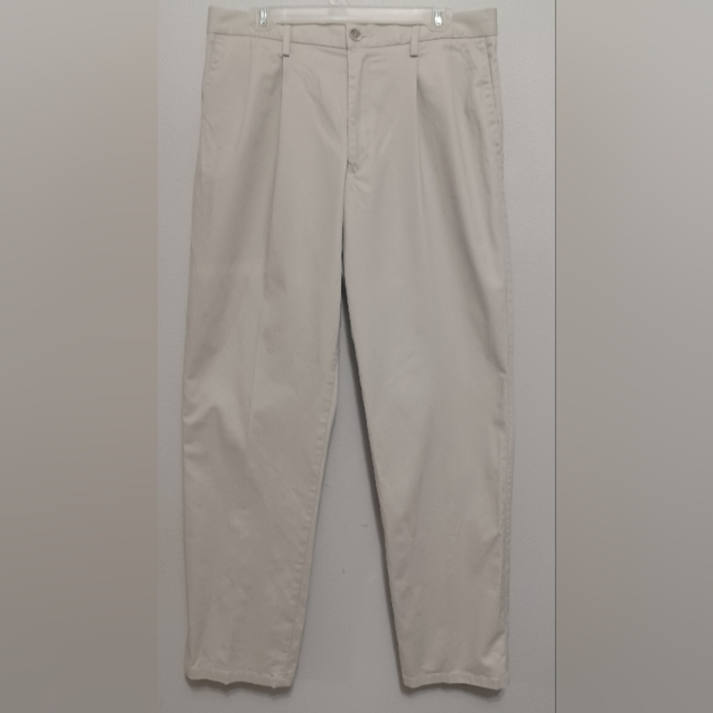 Dockers Tan Beige Classic Fit Men's Khaki Pleated Pants Size 34x34 Pre-owned